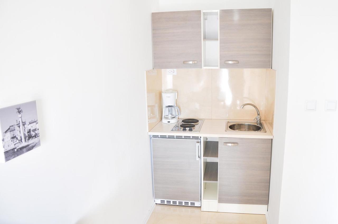 Short Street Apartments Kaštela Eksteriør billede